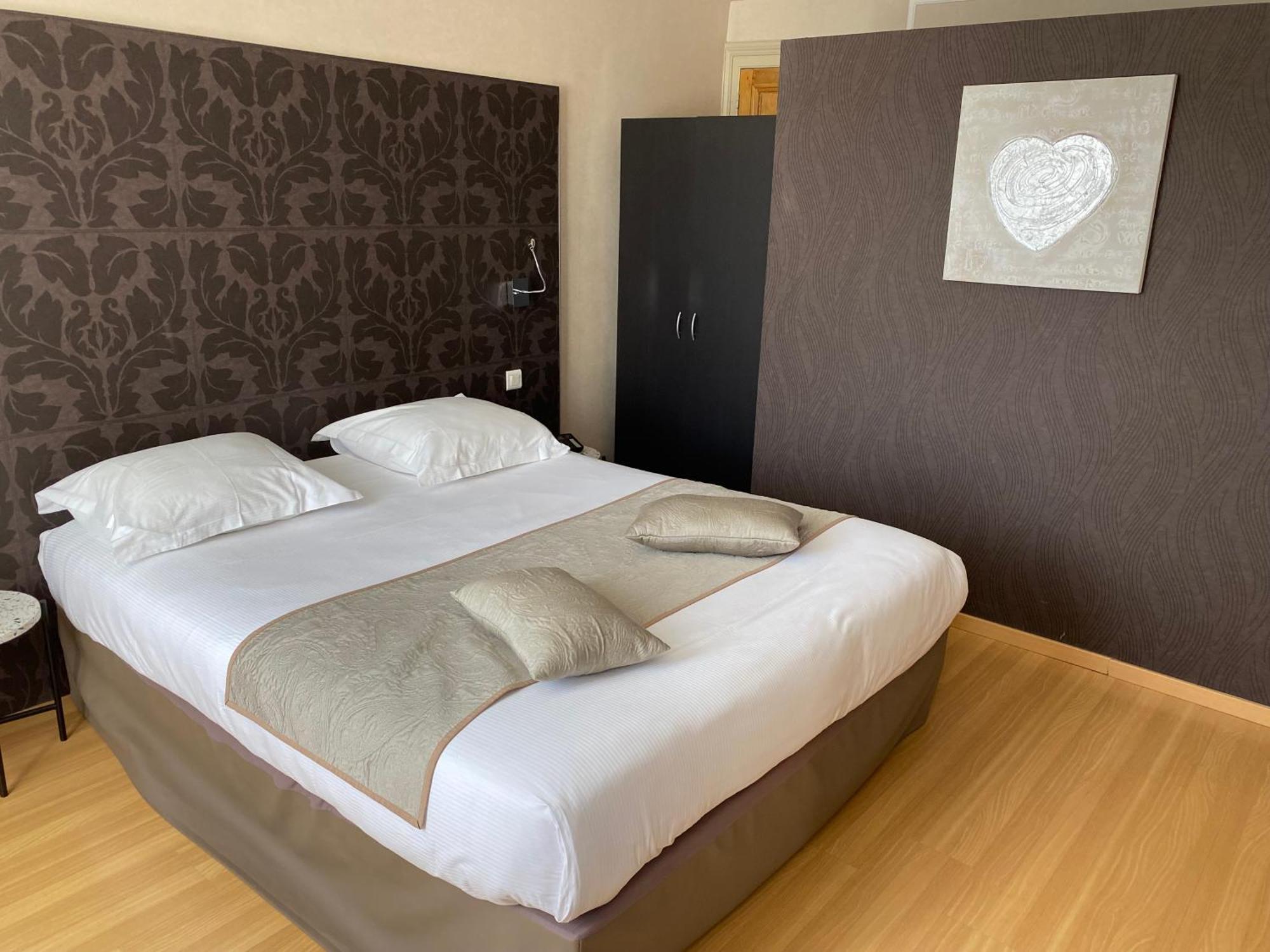 Hotel Saint-Pierre Pontarlier Eksteriør billede