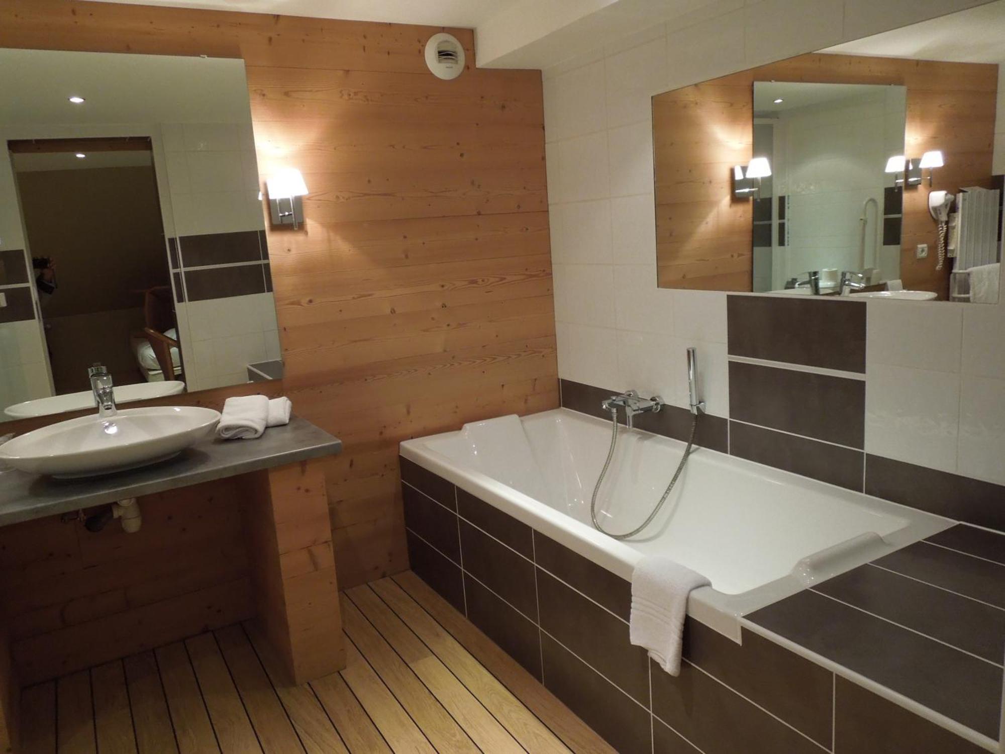 Hotel Saint-Pierre Pontarlier Eksteriør billede